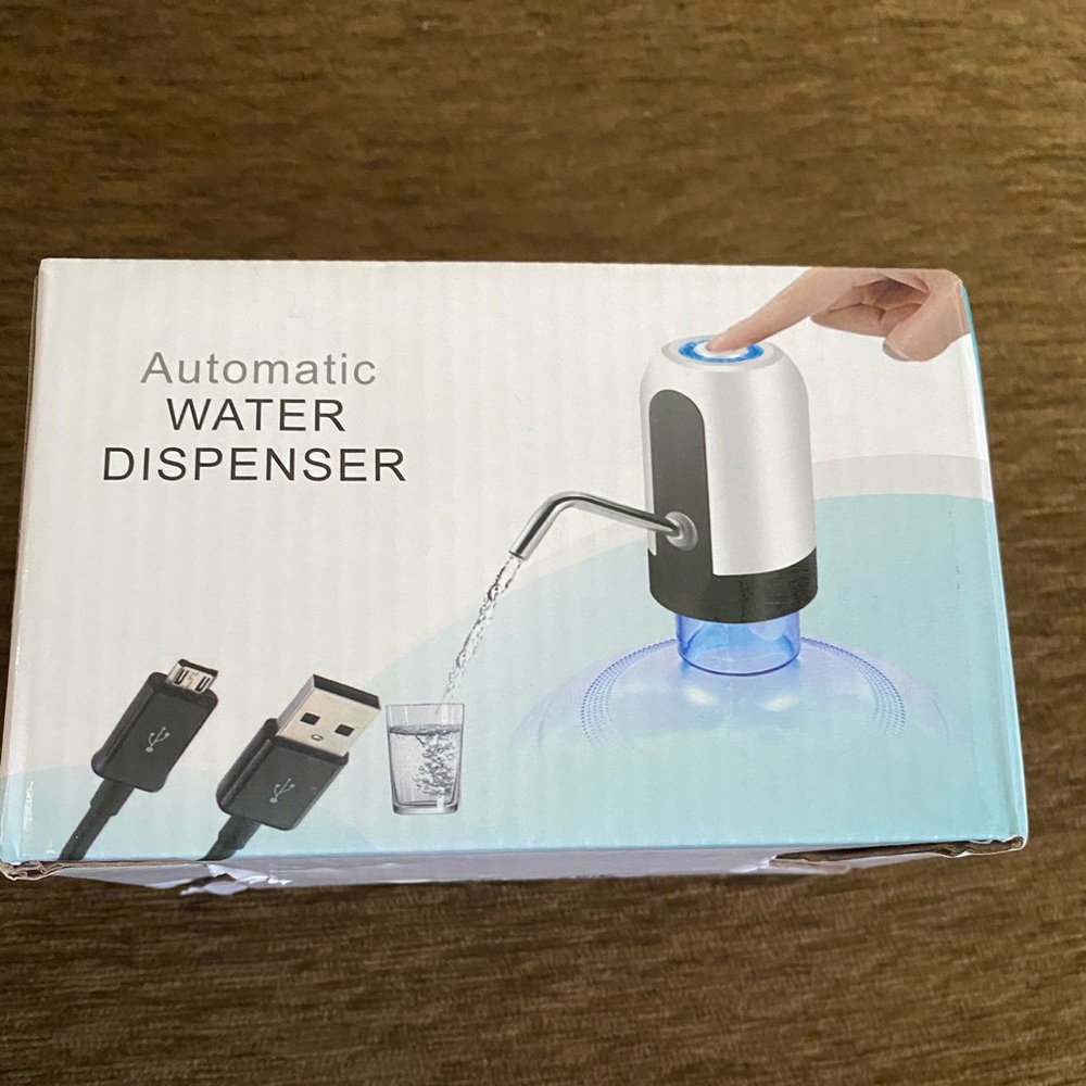 Automatic water dispenser